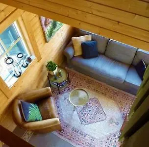 בית נופש Cosy & Natural With Fireplace And Garden *
